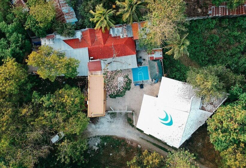 Hideaway Dive Hostel