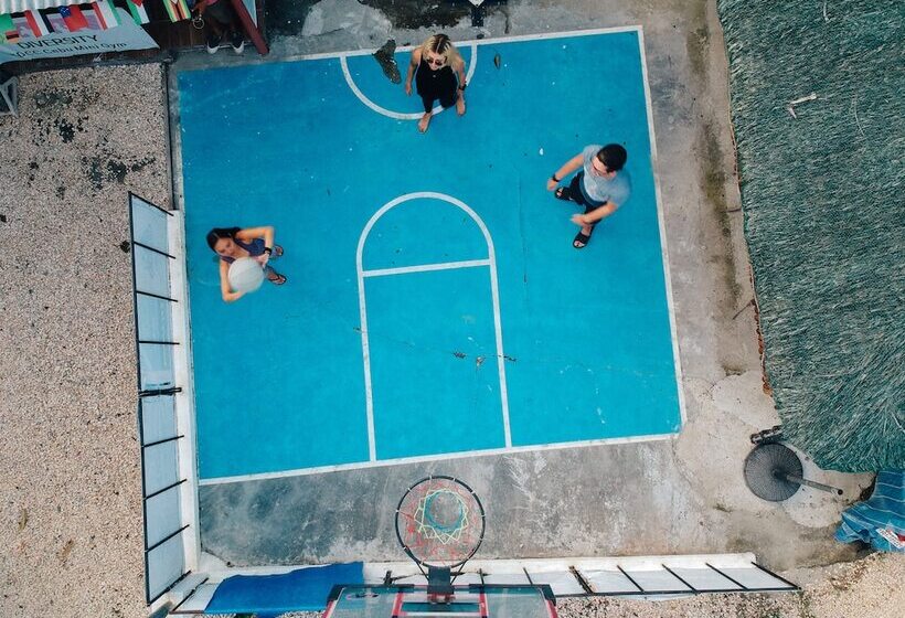 Hideaway Dive Hostel