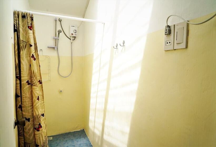 Hideaway Dive Hostel