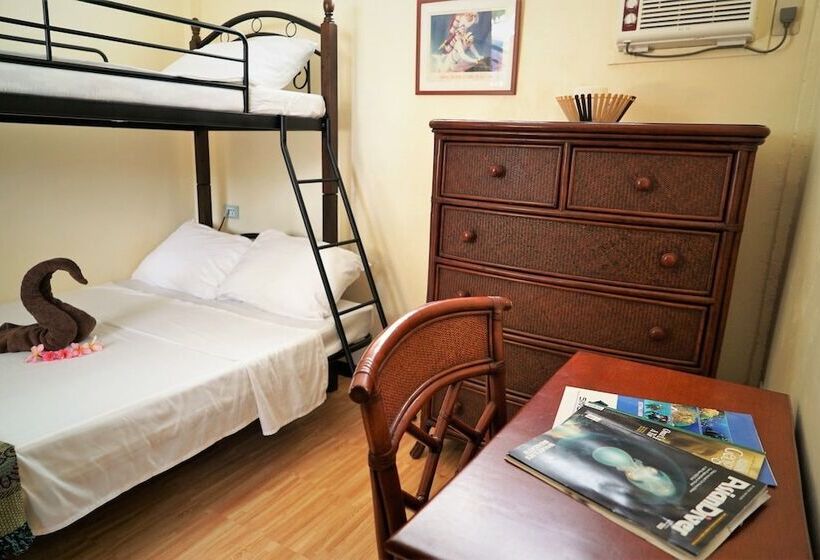 Hideaway Dive Hostel