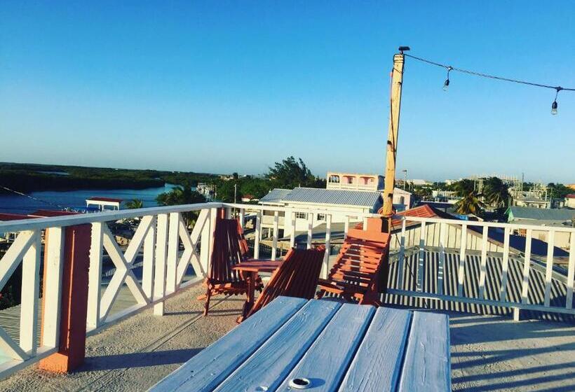 בית מלון כפרי Ambergris Sunset