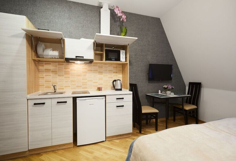 هتل Antares Apart