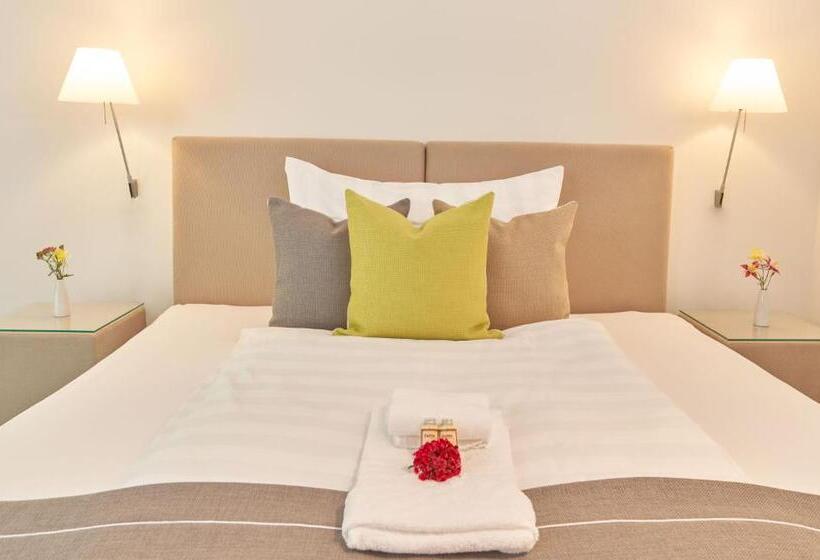 Отель Bata Club Haus