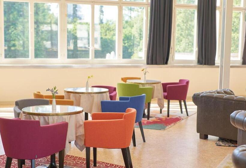 Отель Bata Club Haus