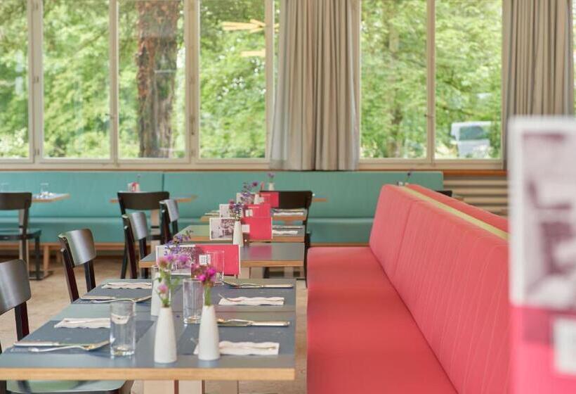 Отель Bata Club Haus