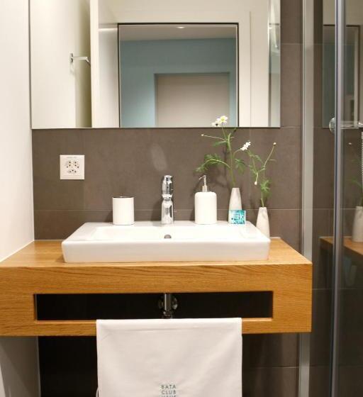 Отель Bata Club Haus