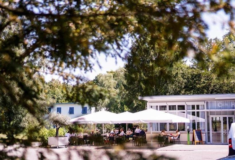 Отель Bata Club Haus