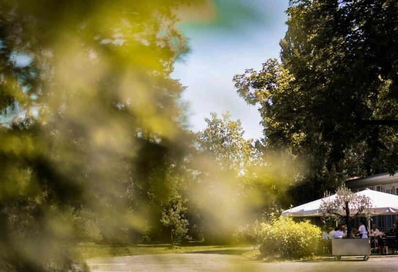 Отель Bata Club Haus