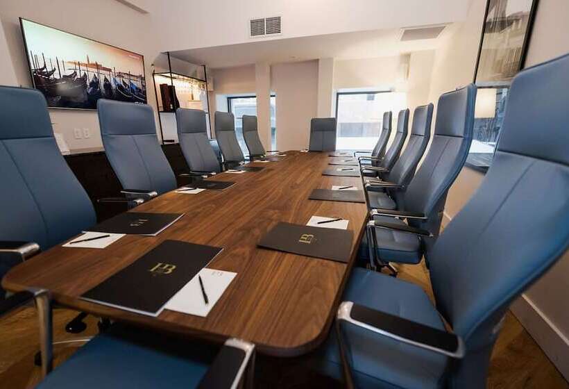 Отель Birks Montreal