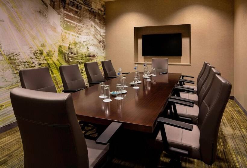 هتل Courtyard By Marriott Prince George