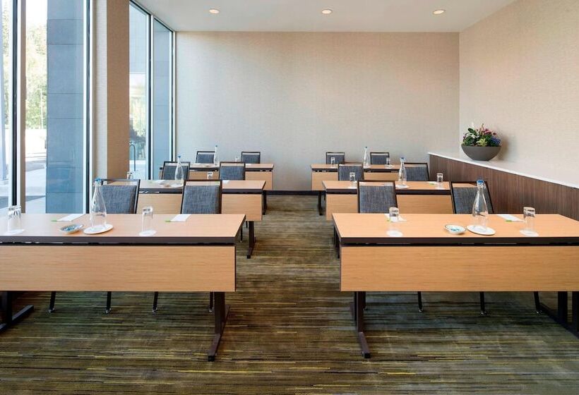 هتل Courtyard By Marriott Prince George