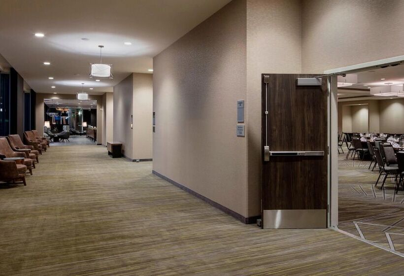 هتل Courtyard By Marriott Prince George