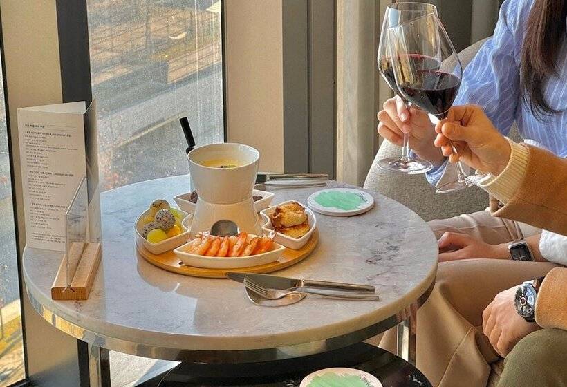 هتل Courtyard By Marriott Seoul Botanic Park