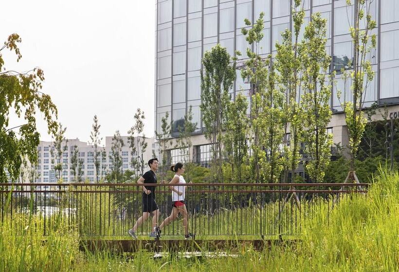 هتل Courtyard By Marriott Seoul Botanic Park