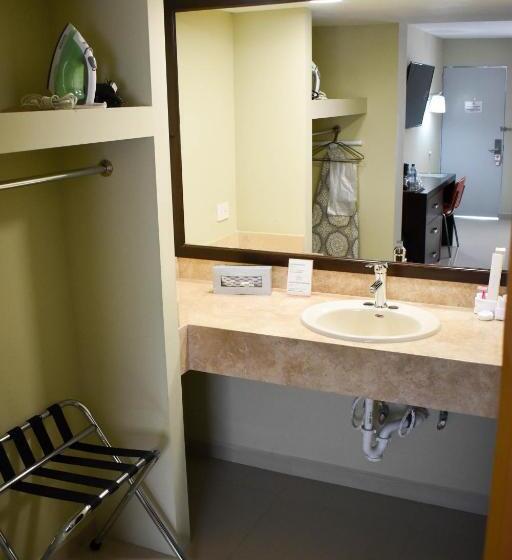 El Camino Hotel & Suites