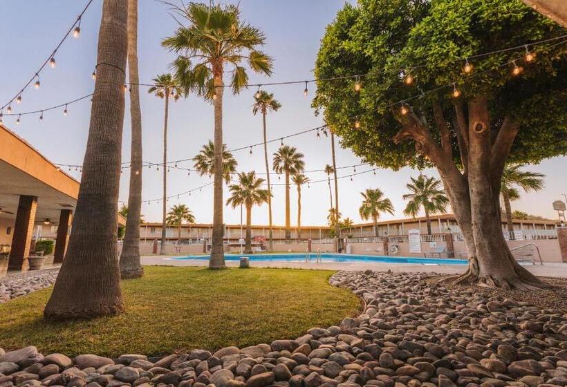 El Camino Hotel & Suites