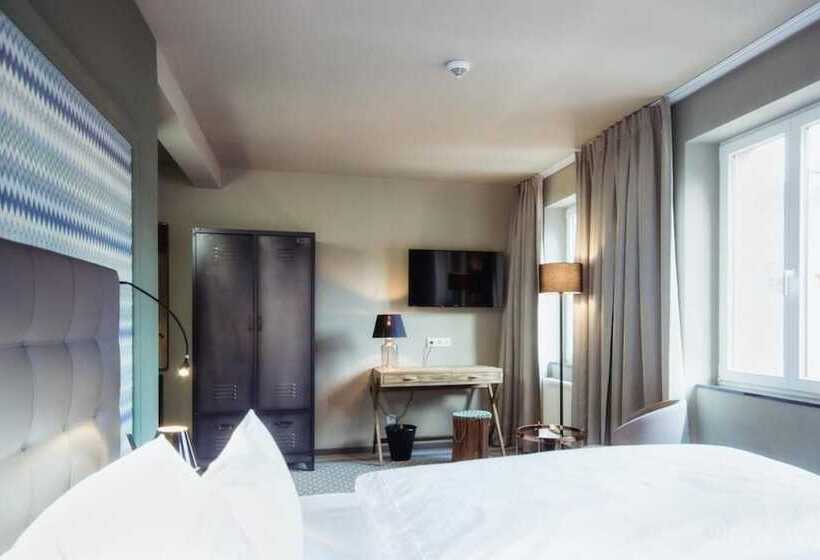 בית מלון כפרי Goldene Traube By Neugart