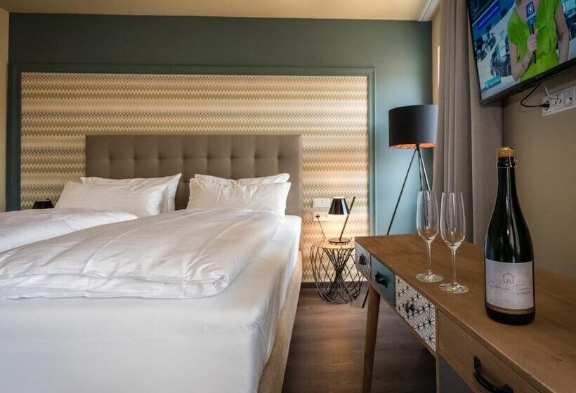 בית מלון כפרי Goldene Traube By Neugart