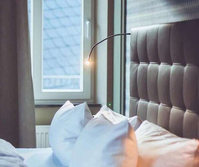 בית מלון כפרי Goldene Traube By Neugart