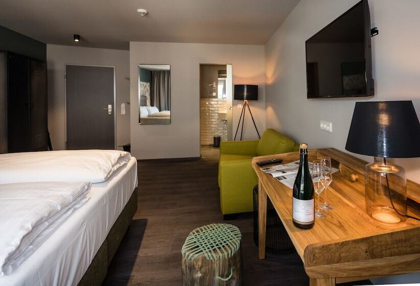 בית מלון כפרי Goldene Traube By Neugart