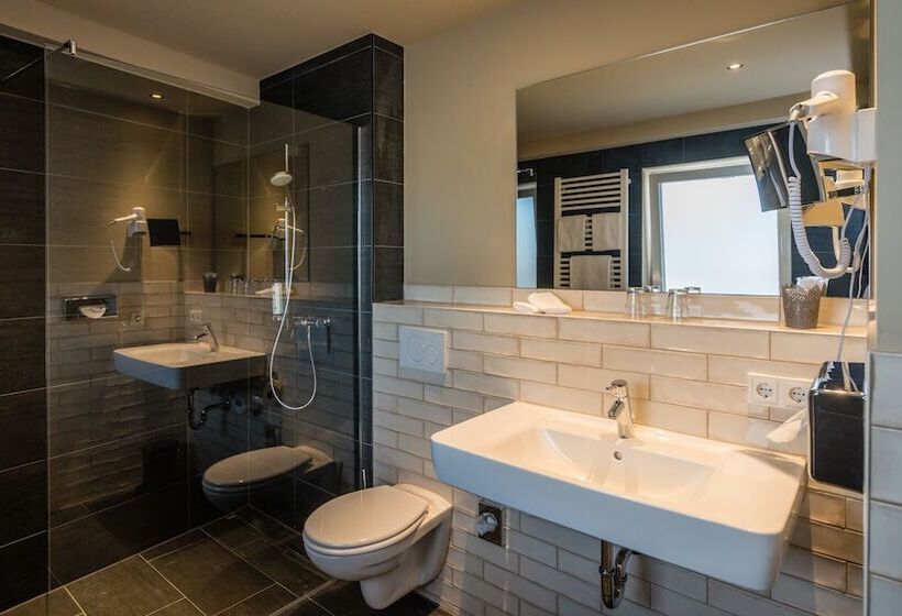 בית מלון כפרי Goldene Traube By Neugart