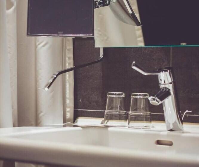 בית מלון כפרי Goldene Traube By Neugart