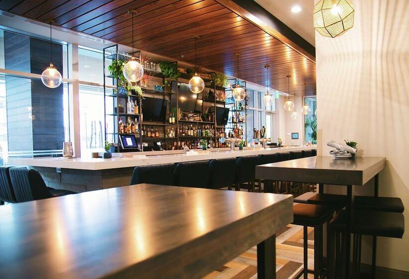 هتل Hilton Garden Inn Fredericton