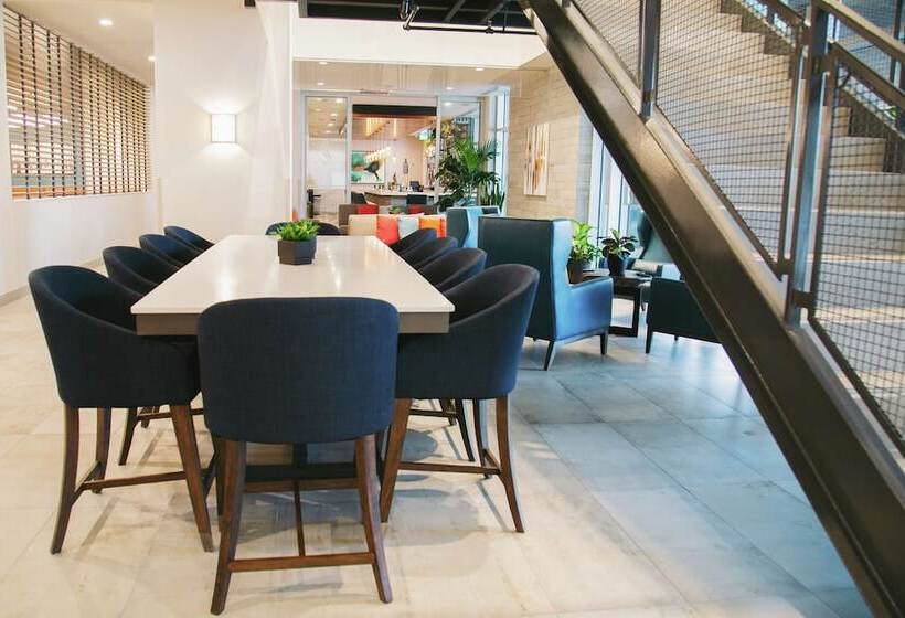 هتل Hilton Garden Inn Fredericton