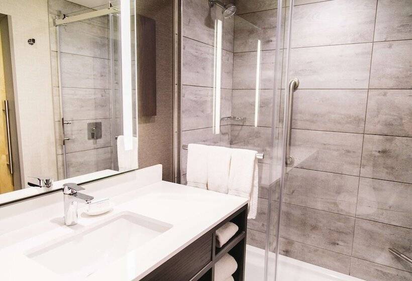هتل Hilton Garden Inn Fredericton