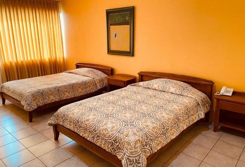 هتل Hostal Solar Del Puerto