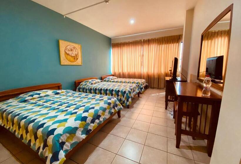 هتل Hostal Solar Del Puerto