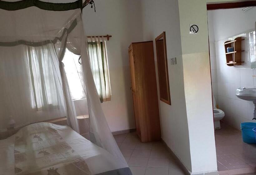 בית מלון כפרי Ifisi Community Centre