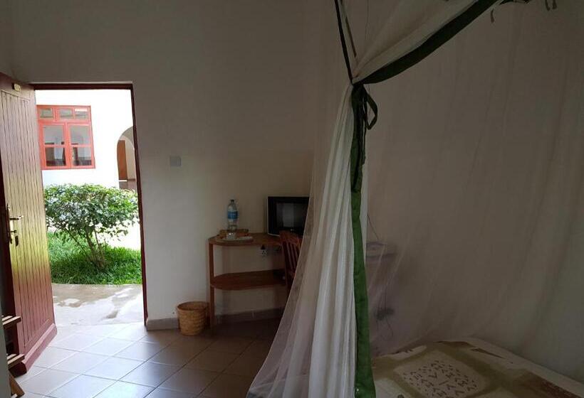 בית מלון כפרי Ifisi Community Centre