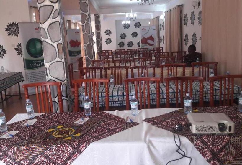هتل Kigezi Gardens Inn
