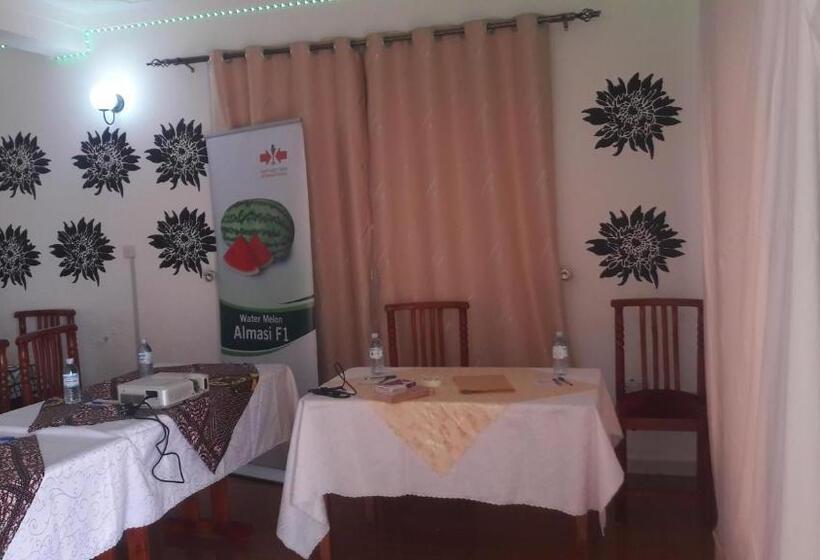 هتل Kigezi Gardens Inn