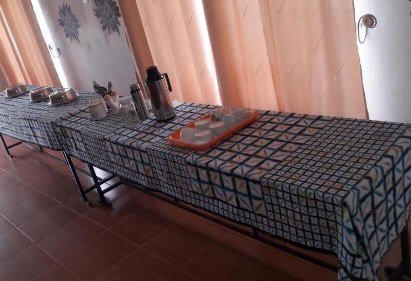 هتل Kigezi Gardens Inn