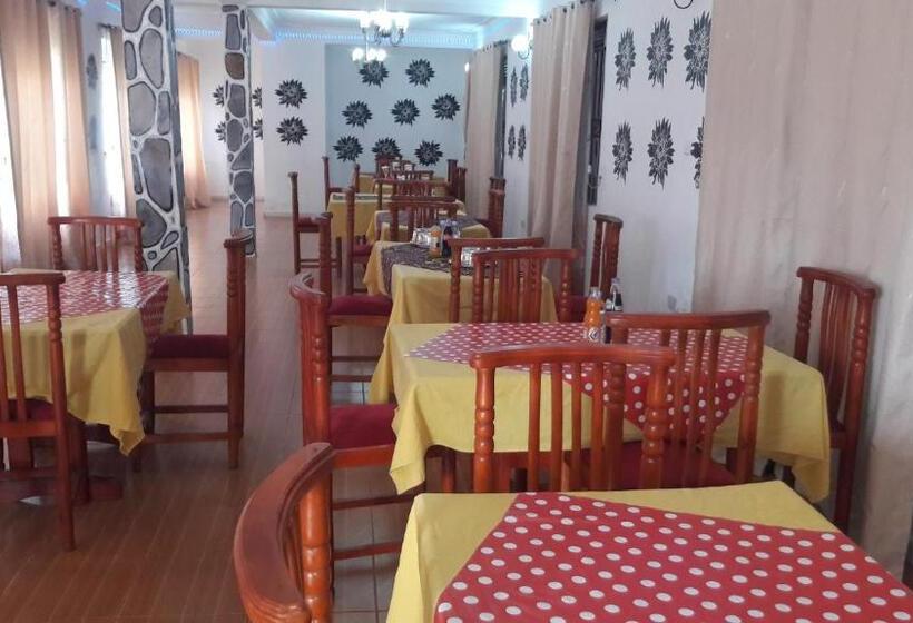 هتل Kigezi Gardens Inn