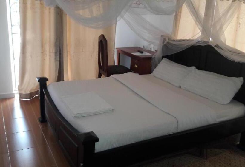 هتل Kigezi Gardens Inn