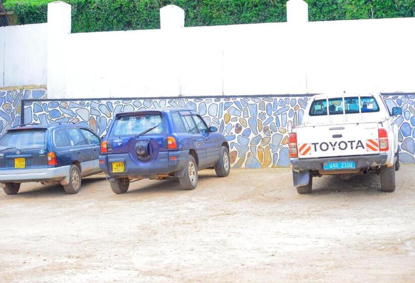 هتل Kigezi Gardens Inn
