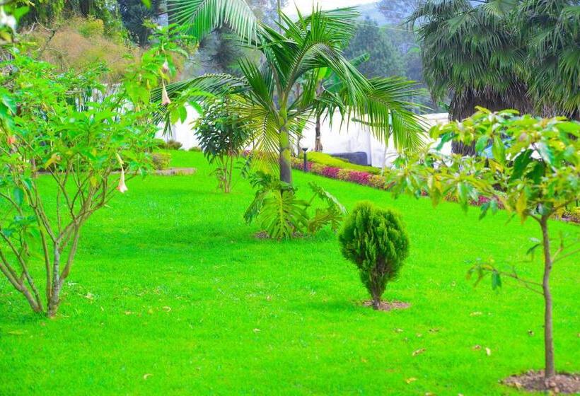هتل Kigezi Gardens Inn