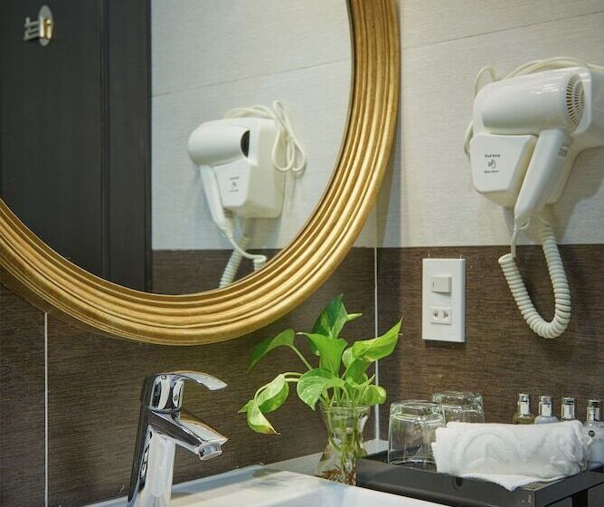 هتل Manoir Des Arts