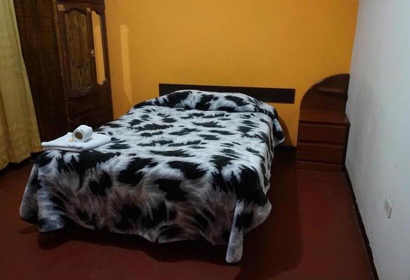 هتل Tour Hostal Wanka