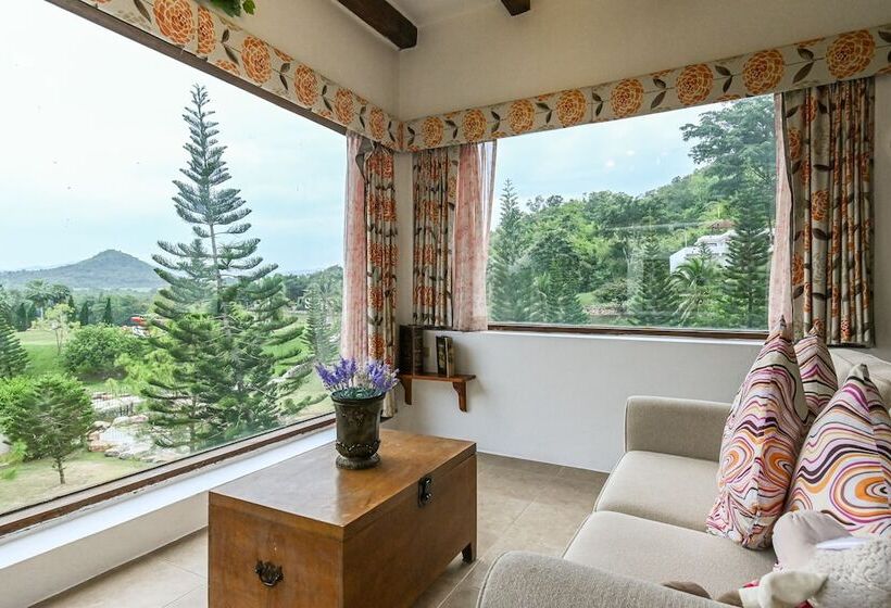 Swiss Valley Hip Resort