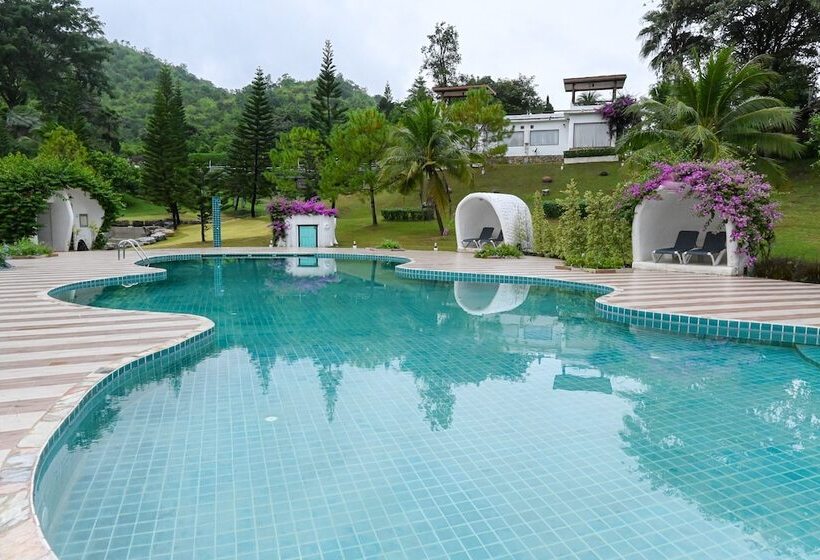 Swiss Valley Hip Resort