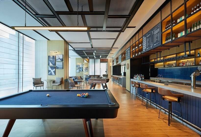 ホテル Four Points By Sheraton Chongqing North Railway Station