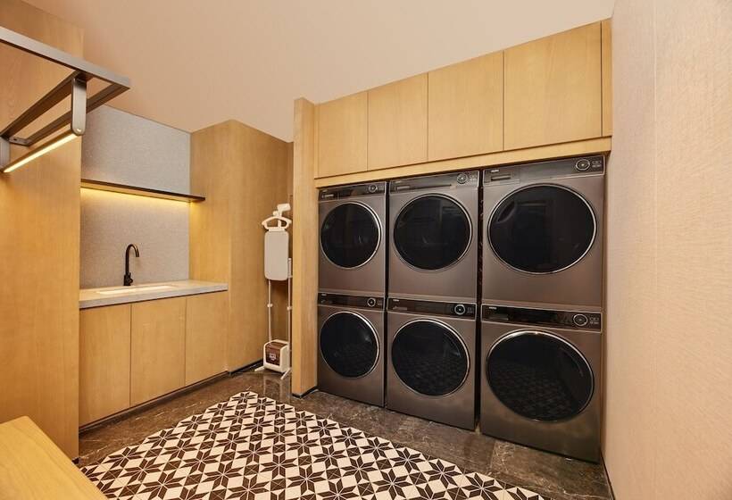 ホテル Four Points By Sheraton Chongqing North Railway Station