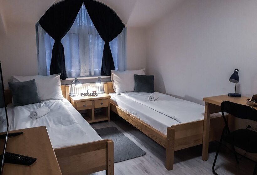 هاستل Bloom Inn