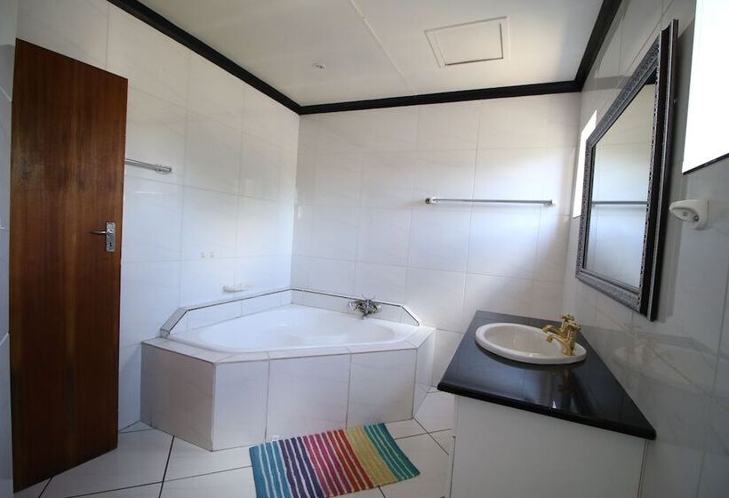 تختخواب و صبحانه Waterfall Guesthouse