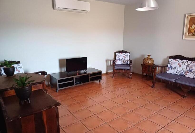 בית מלון כפרי Augrabies De Oude Stoor Guesthouse