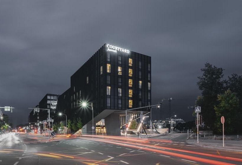 هتل Courtyard By Marriott Vilnius City Center